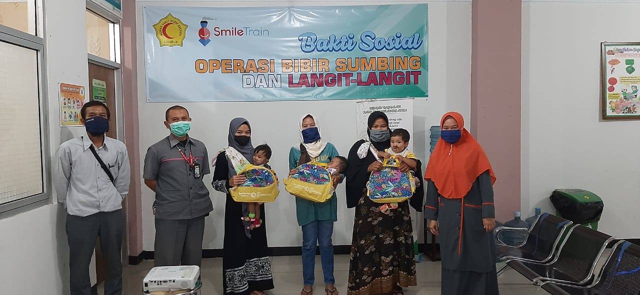 Bakti Sosial Operasi Bibir Sumbing RSI Assyifa bersama Smail Train